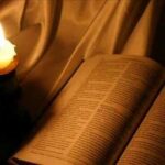 Papa bendice la Biblia de la Iglesia en Amórica