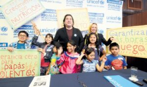 Monseñor Luis Bambarén firma Pacto Ético Electoral y pide a candidatos preocuparse por el Perú