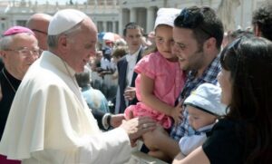Mós de 150 mil familias se reónen en la Jornada Mundial en Roma
