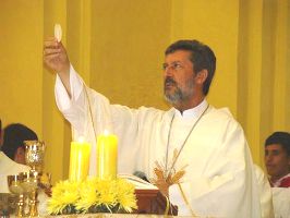Monseñor Travieso recibe alta hospitalaria y en casa continuará su recuperación