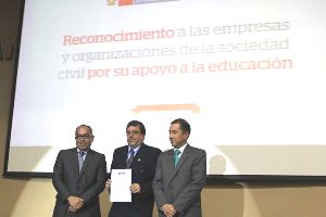 CEAS recibe reconocimiento de las Misioneras Dominicas del Rosario